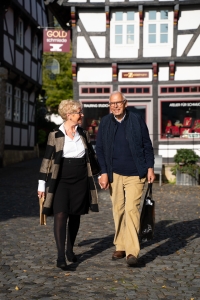 Ehepaar vor Fachwerk in Bad Essen